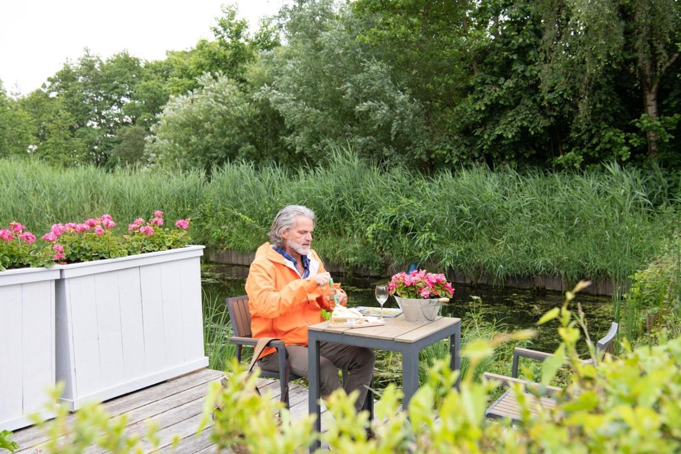 Het Waterhoentje Sint Jansklooster Esterno foto